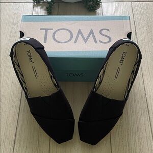 Toms Women's Black Slip-On Flats